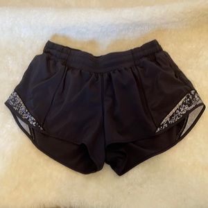 Lululemon Hotty Hot Shorts 2.5”